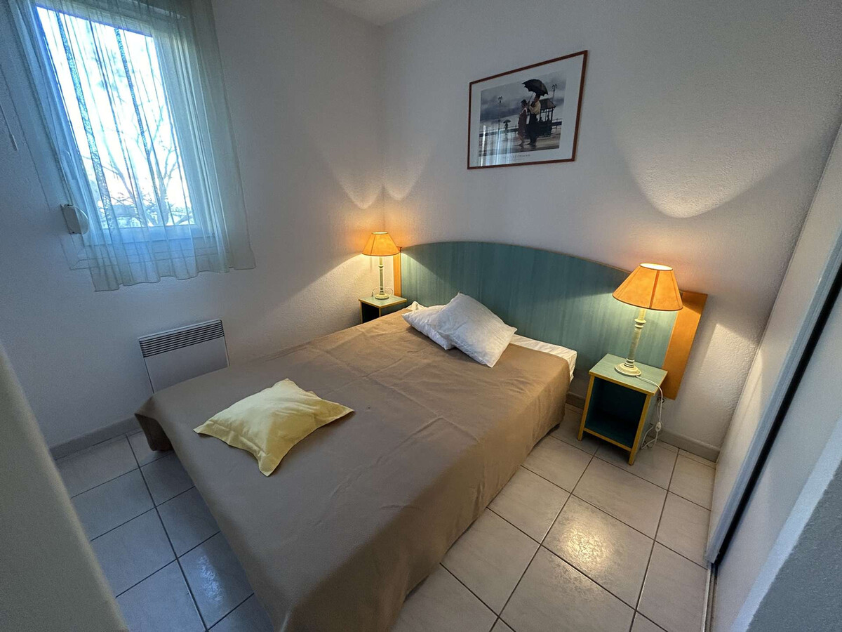 Appartement 2 chambres Port Camargue, terrasse sud vue parc - Photo 9
