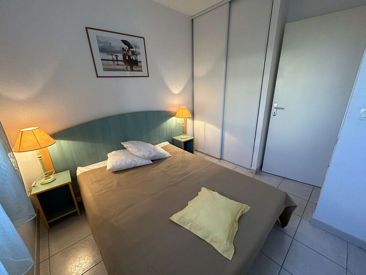 Appartement 2 chambres Port Camargue, terrasse sud vue parc - Photo 10