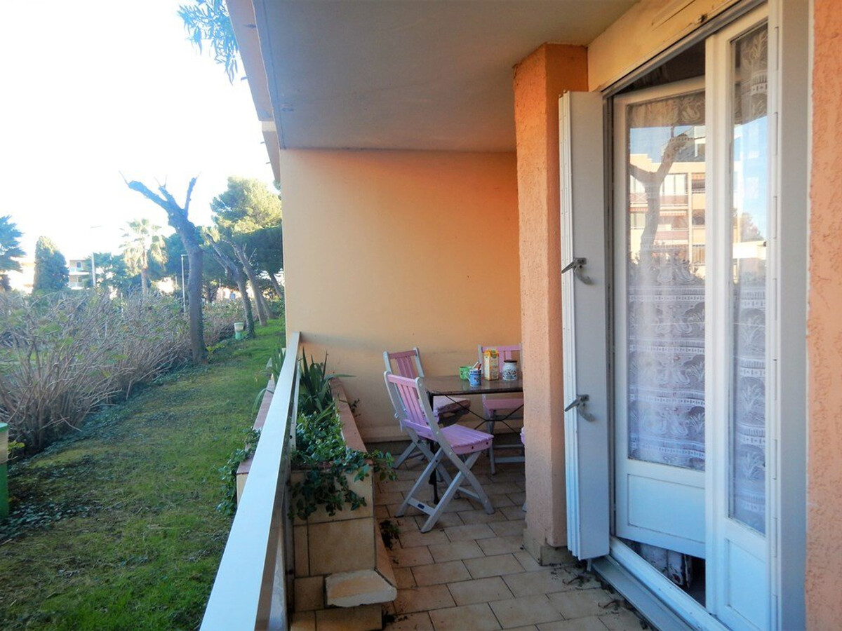 T2 rez-de-chaussée parking privé, plage à proximité - Photo 2