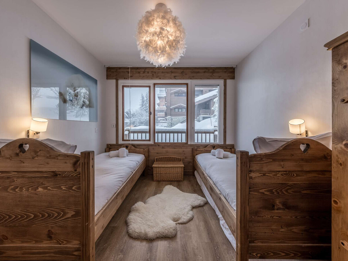 Appartement rénové Courchevel 1850, skis aux pieds - Photo 4