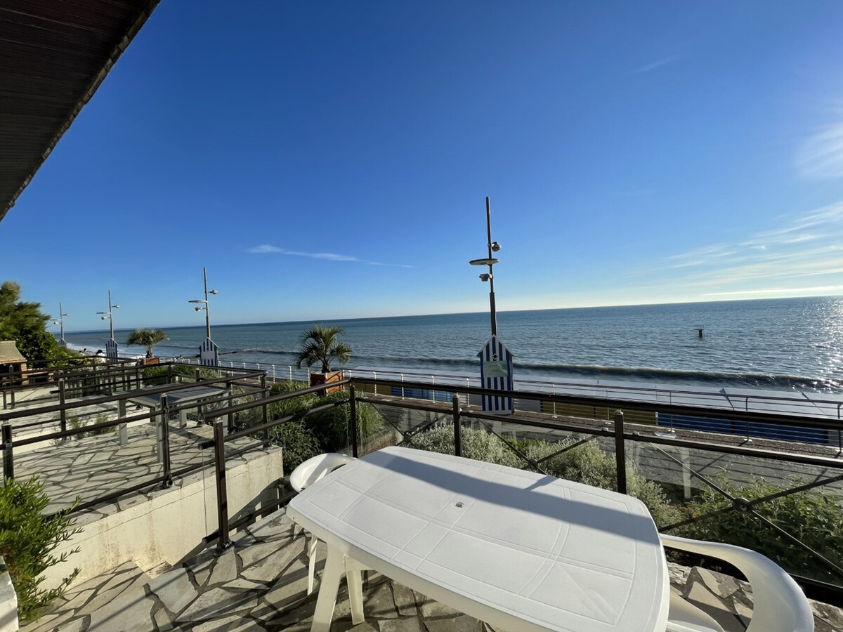 Duplex front de mer avec accès direct plage à Saint-Pair - Photo 1