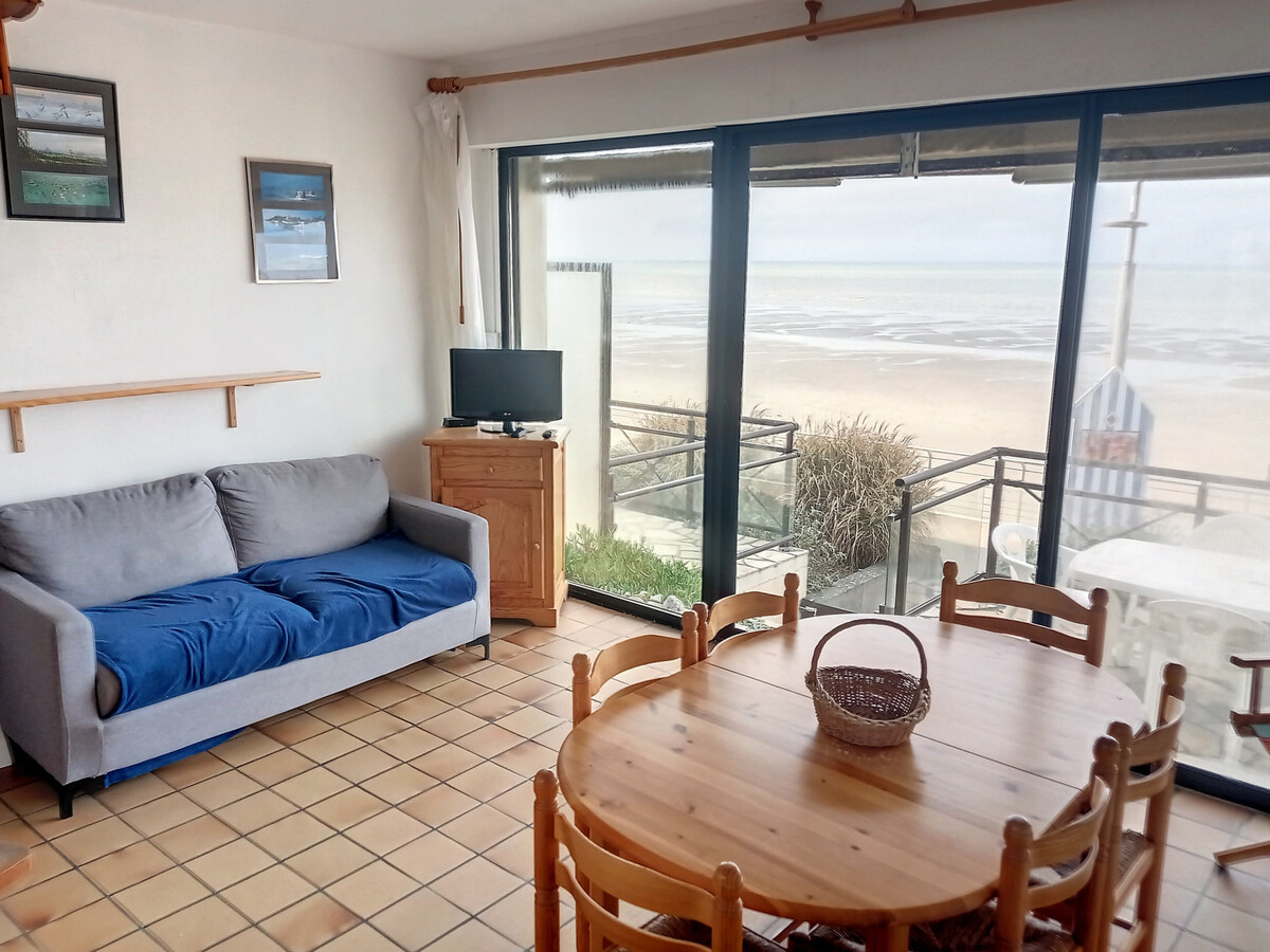 Duplex front de mer avec accès direct plage à Saint-Pair - Photo 3