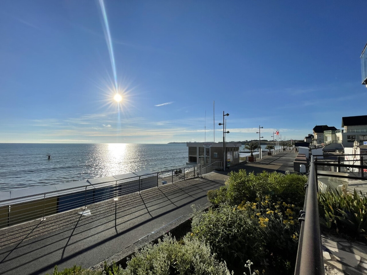 Duplex front de mer avec accès direct plage à Saint-Pair - Photo 13