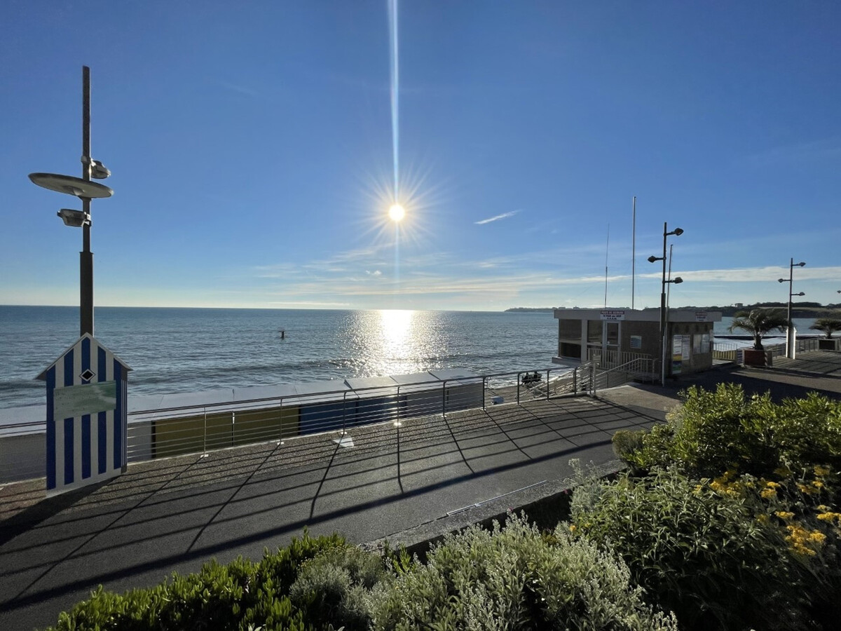 Duplex front de mer avec accès direct plage à Saint-Pair - Photo 14