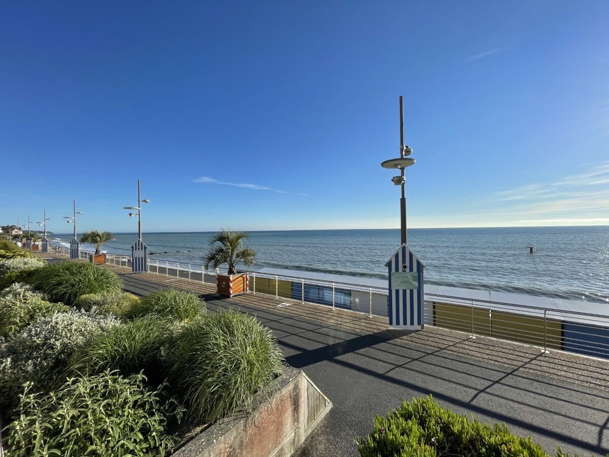 Duplex front de mer avec accès direct plage à Saint-Pair - Photo 15