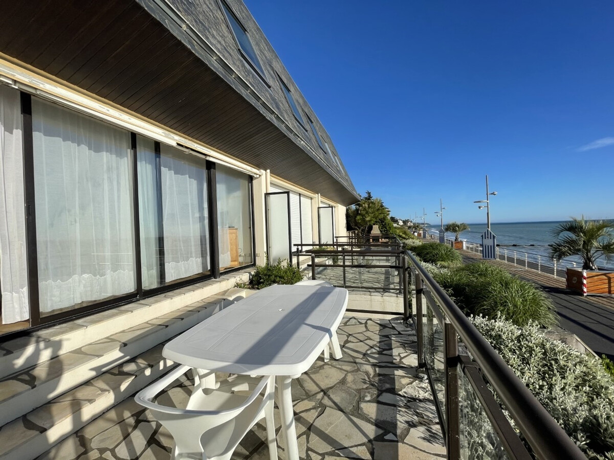 Duplex front de mer avec accès direct plage à Saint-Pair - Photo 16