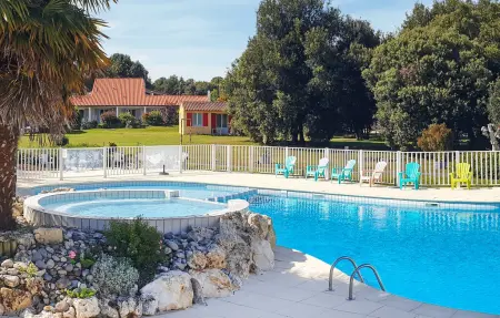 Maison 6 pers. à Saint-Savinien, piscine chauffée & animations : photo 2