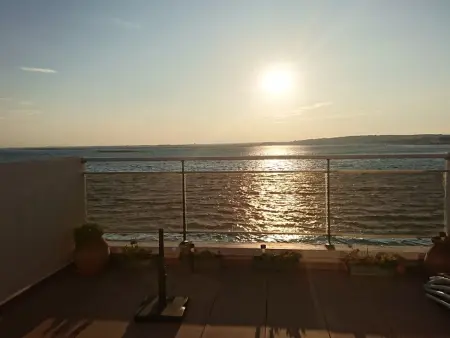 Location appartement à Balaruc les Bains, Appartement T2 à Balaruc-les-Bains, vue sur létang, climatisé, parking privé, WiFi