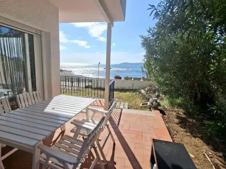 Location appartement à Llançà, Appartement rénové en bord de mer avec jardin et terrasse à Cap Ras, Llançà