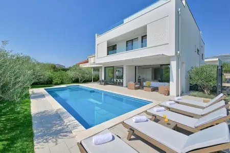 Location villa à Kaštel Štafilić, Villa de 5 chambres près de Split avec piscine