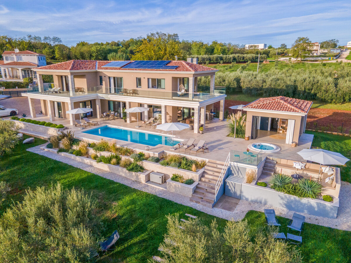 Villa Christall, piscine chauffée et terrain clôturé - Photo 1