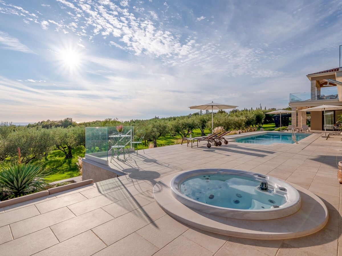 Villa Christall, piscine chauffée et terrain clôturé - Photo 2