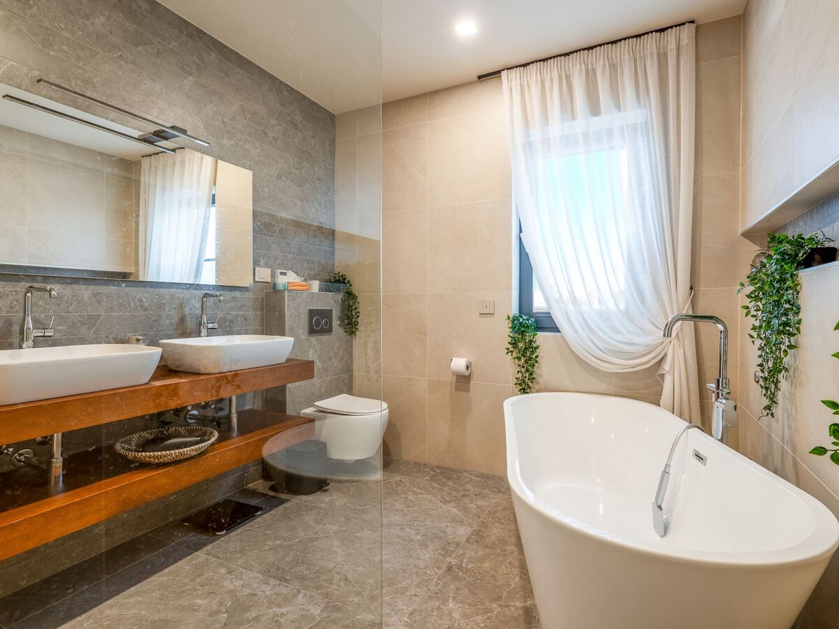 Villa Christall, piscine chauffée et terrain clôturé - Photo 13