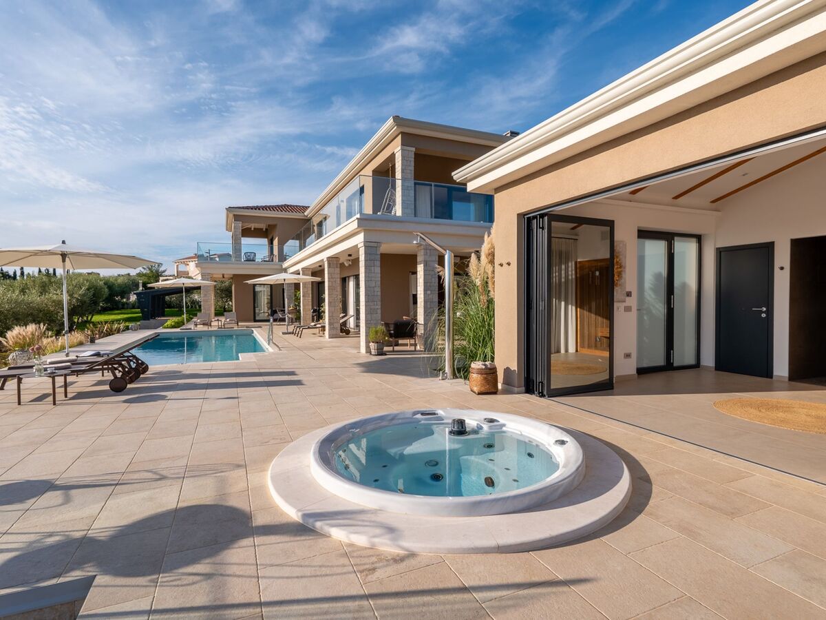Villa Christall, piscine chauffée et terrain clôturé - Photo 44