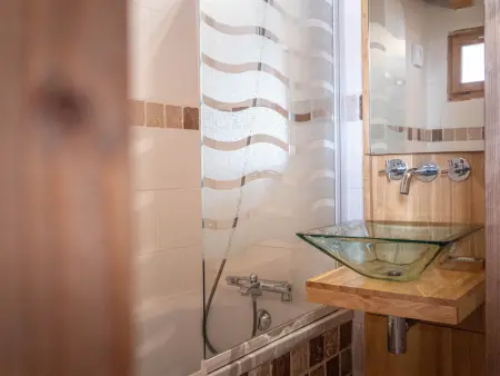 Chalet spacieux avec jacuzzi, animaux admis, proche pistes - Photo 8