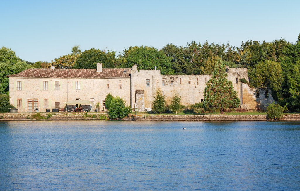 Maison en forteresse au bord de l'étang à Chiché - Photo 2