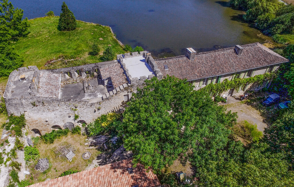 Maison en forteresse au bord de l'étang à Chiché - Photo 6