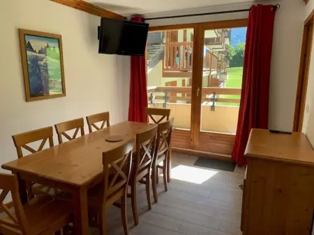 Location appartement à Lanslebourg Mont Cenis, Appartement cosy pour 6 à Val Cenis, balcon et accès direct aux pistes, résidence avec piscine et sauna