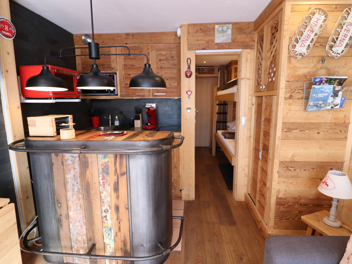 Studio 24m² rénové à Tignes, balcon sud et casier à ski - Photo 2