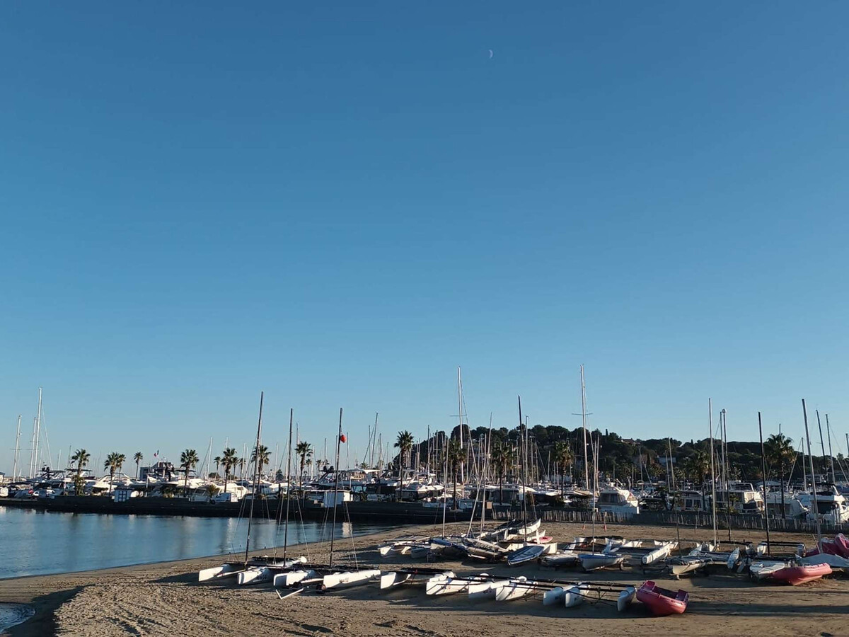 Appartement climatisé 2 pièces à Cavalaire-sur-Mer, parking privé - Photo 13