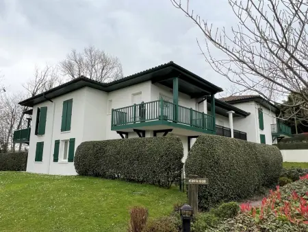 Location appartement à Cambo les Bains, Appartement confortable 2P avec balcon et parking à Cambo-les-Bains