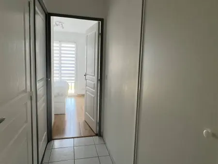 T2 rez-de-chaussée avec terrasse et parking à Cambo-les-Bains : photo 3