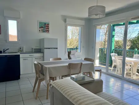 T2 rez-de-chaussée avec terrasse et parking à Cambo-les-Bains : photo 5