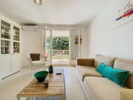Location appartement à Saint Cyr sur Mer, Appartement T3 avec climatisation et terrasse à 50m de la plage