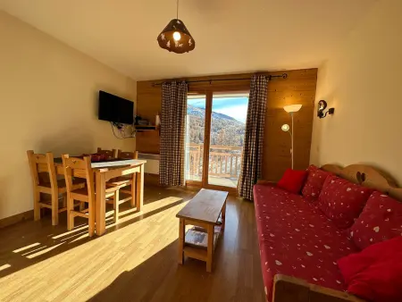 Location appartement à Vars, Appartement au pied des pistes avec accès piscine, parking privé