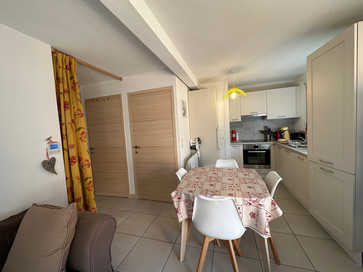 Appartement 2 chambres ensoleillé à Vars, parking privé - Photo 4