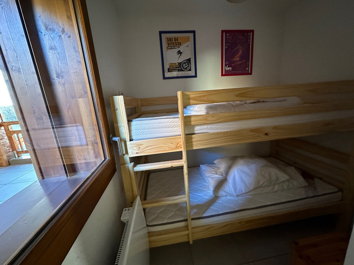Appartement 2 chambres ensoleillé à Vars, parking privé - Photo 8
