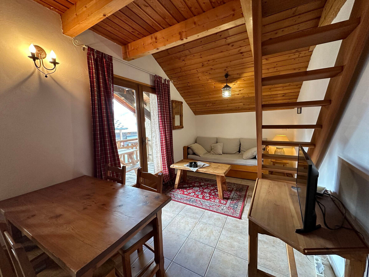 T2 Vars avec terrasse loggia et mezzanine - Photo 1