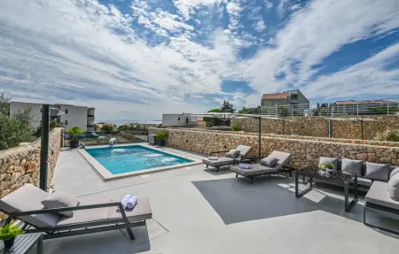 Location maison à Novalja