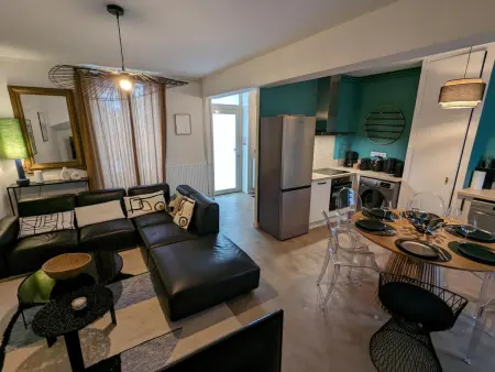 Location gite à Saint Yrieix sur Charente, Maison spacieuse avec terrasse, proche CNDBI, idéale pour familles et événements, animaux acceptés.