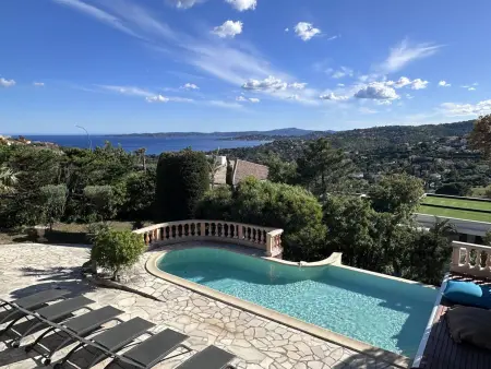 Location villa à Les Issambres, Maison avec Piscine Privée, Climatisation et Vue Mer