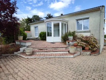 Location maison à La Faute sur Mer, Maison spacieuse avec jardin près de la plage à La Faute-sur-Mer