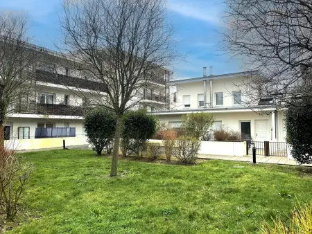 Location appartement à Épernon, Appartement spacieux avec rooftop et garages privés à 3 min de la gare dÉpernon