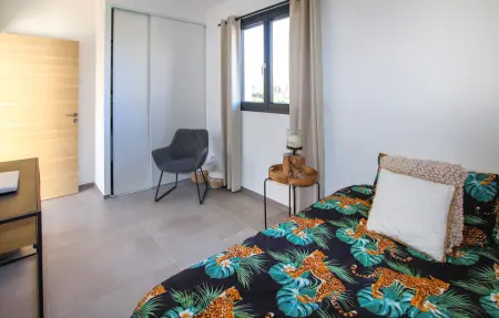 Maison provençale avec piscine privée à Rochefort du Gard : photo 17