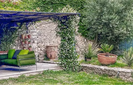 Maison du 17e siècle avec piscine à Lussan : photo 16