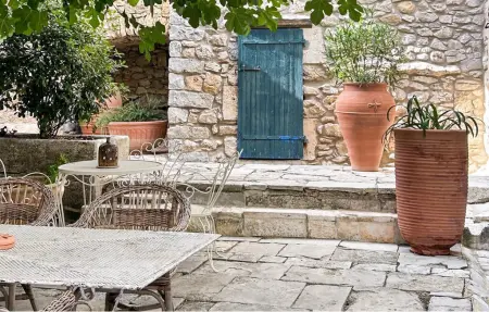 Maison du 17e siècle avec piscine à Lussan : photo 18
