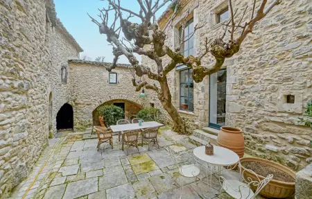 Maison du 17e siècle avec piscine à Lussan : photo 27