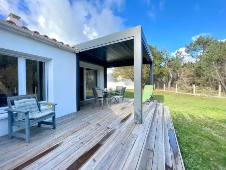 Maison rénovée 5 couchages à Brétignolles avec pergola bioclimatique : photo 17