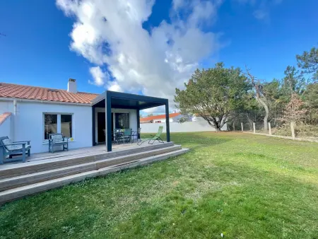 Maison rénovée 5 couchages à Brétignolles avec pergola bioclimatique : photo 18