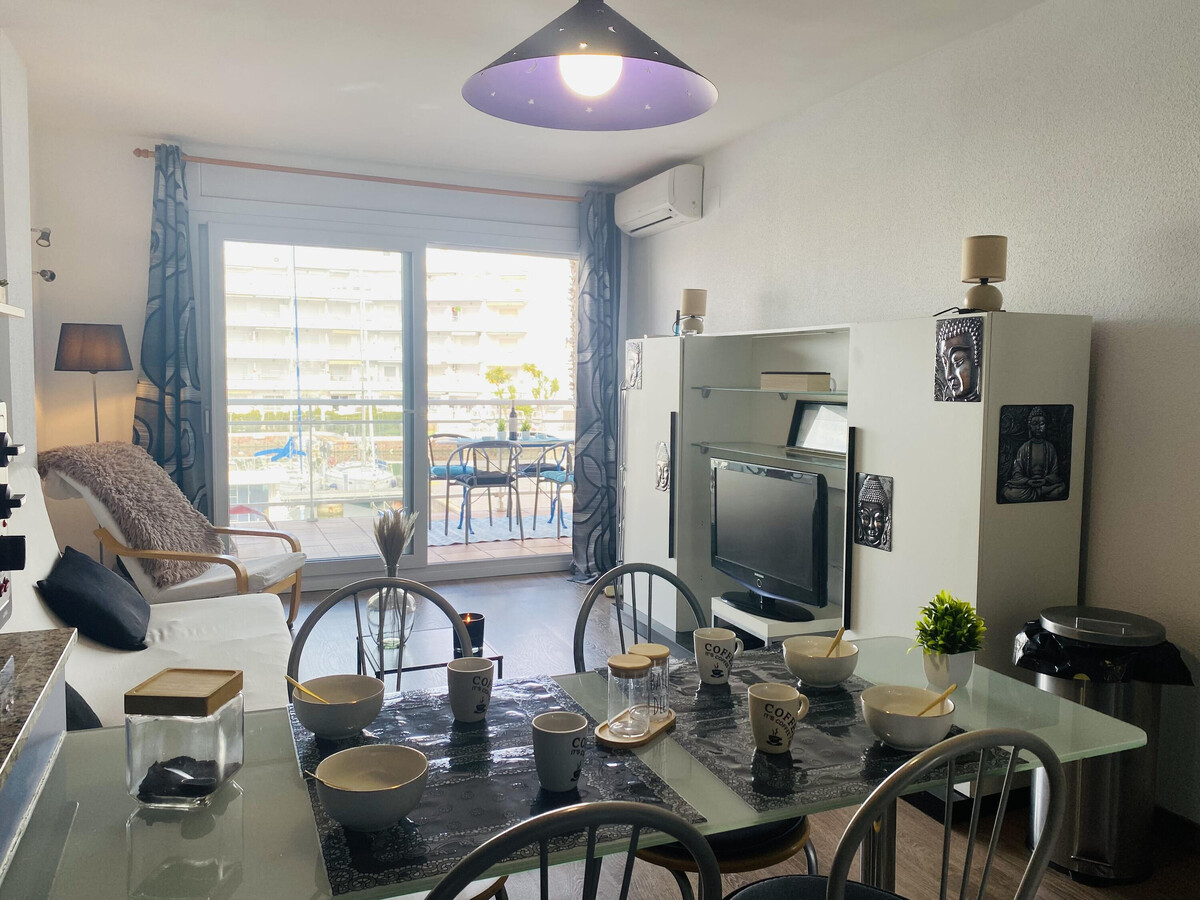 Appartement lumineux à Roses, terrasse 20m² sur canal - Photo 2