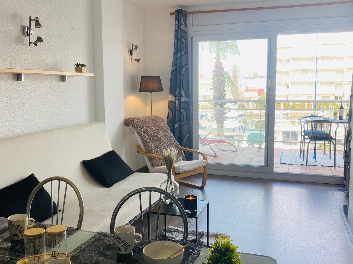 Appartement lumineux à Roses, terrasse 20m² sur canal - Photo 3