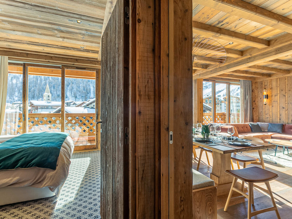 Luxe 130 m² 4 chambres, balcons Sud, vue village à Val-d'Isère - Photo 8