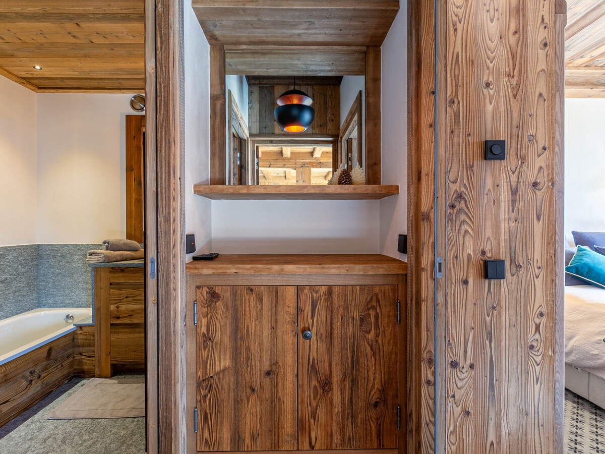 Luxe 130 m² 4 chambres, balcons Sud, vue village à Val-d'Isère - Photo 10