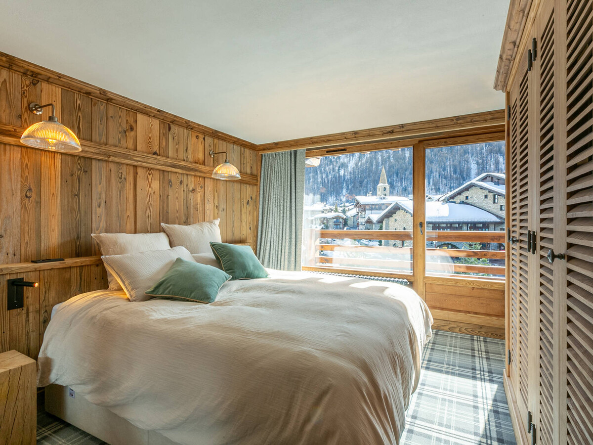 Luxe 130 m² 4 chambres, balcons Sud, vue village à Val-d'Isère - Photo 11
