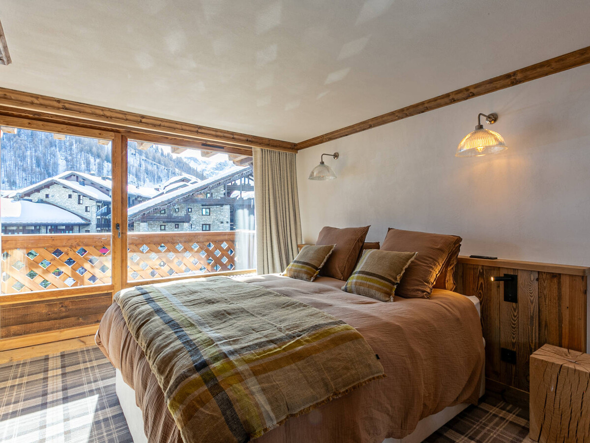 Luxe 130 m² 4 chambres, balcons Sud, vue village à Val-d'Isère - Photo 12