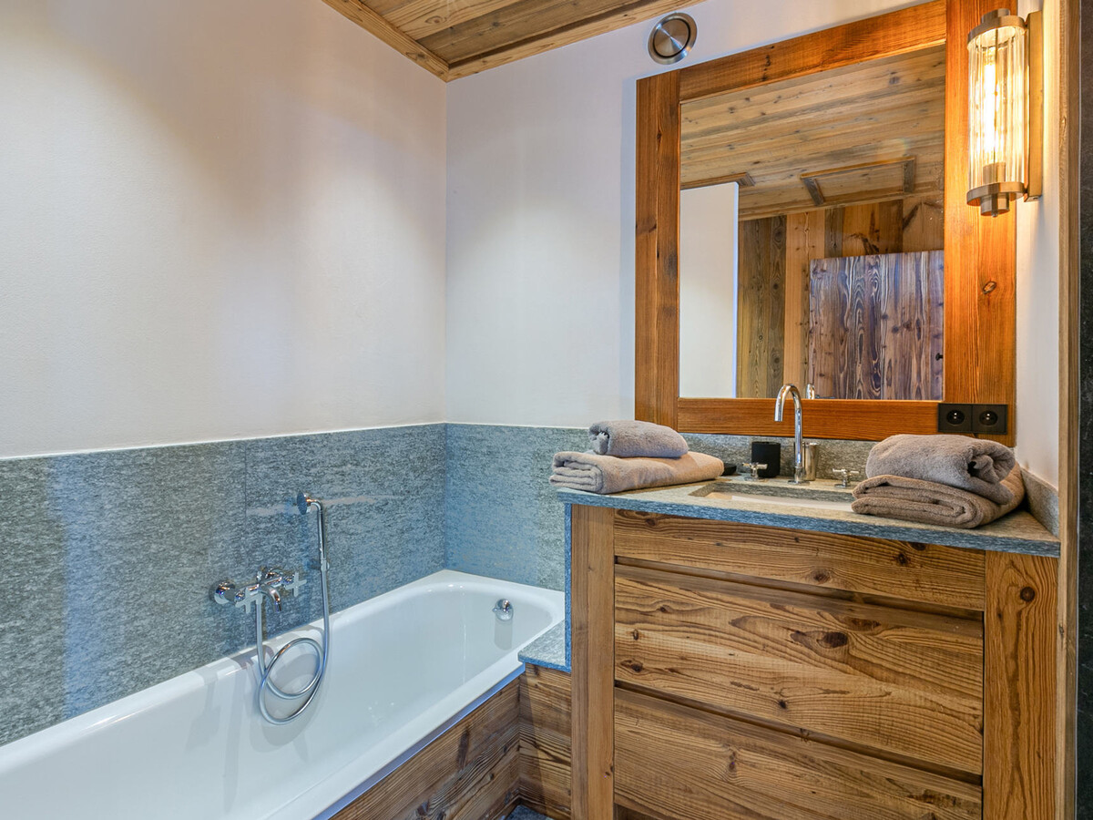 Luxe 130 m² 4 chambres, balcons Sud, vue village à Val-d'Isère - Photo 14